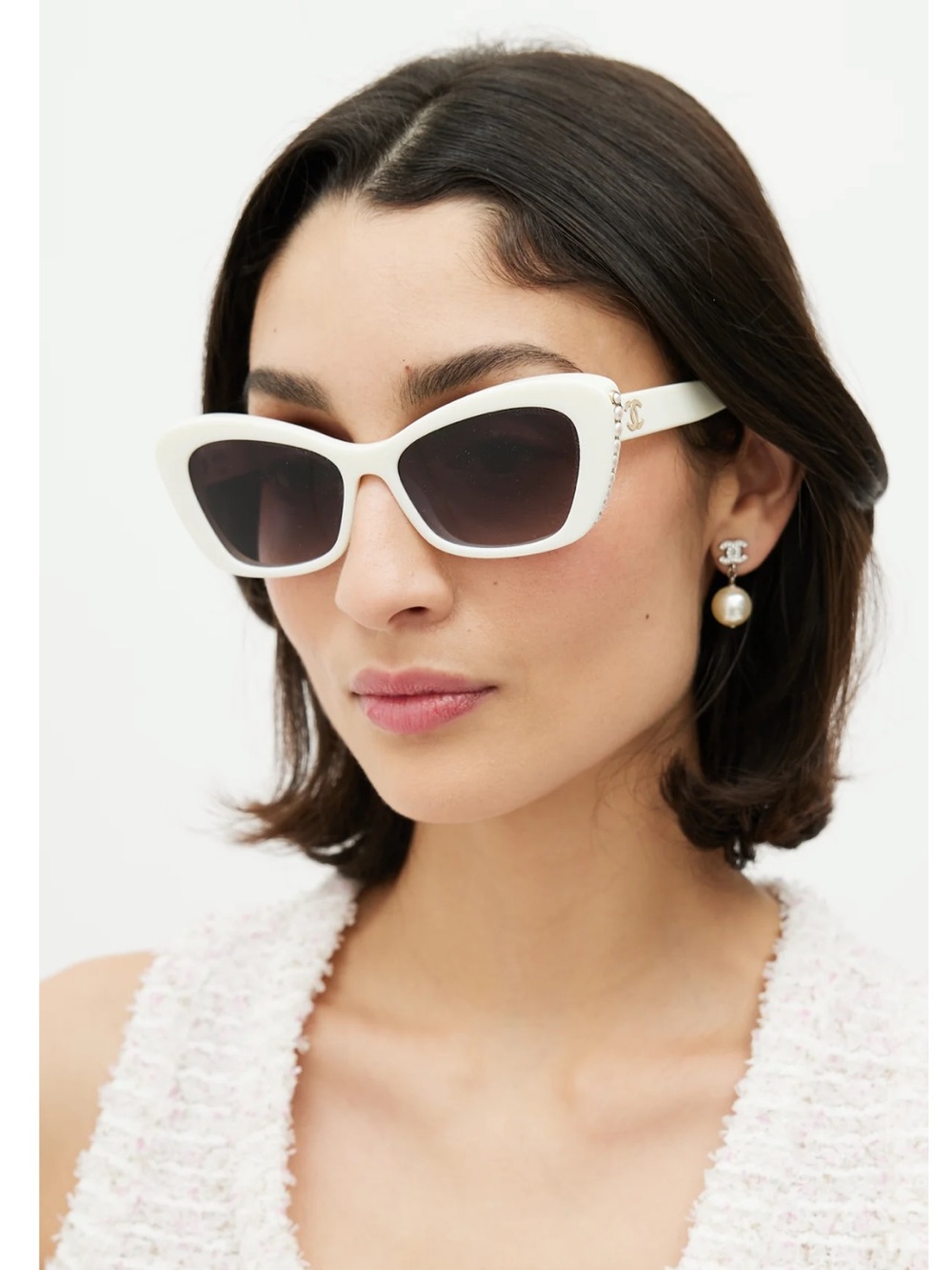 Chanel Cat-Eye Sunglasses Pearl detail